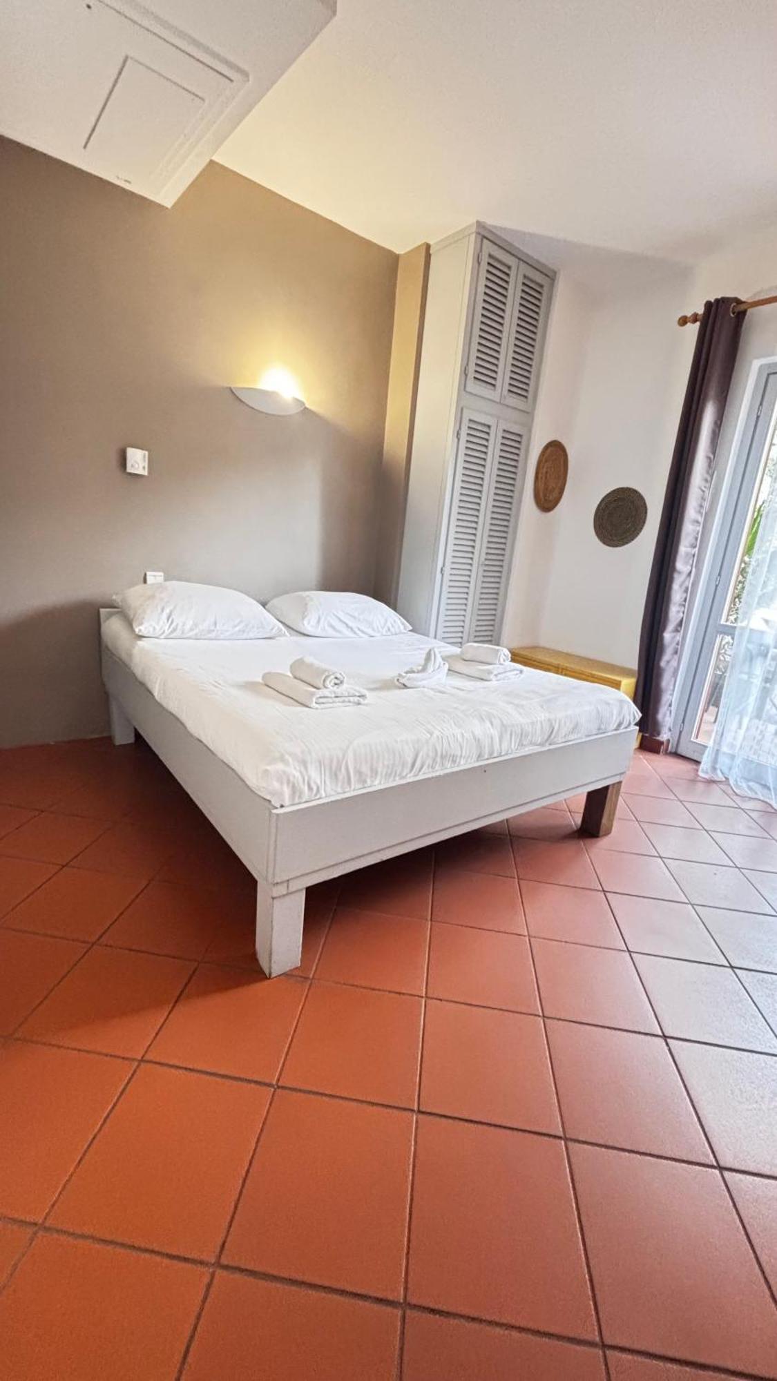 Hotel La Bastide Le Lavandou Exterior foto
